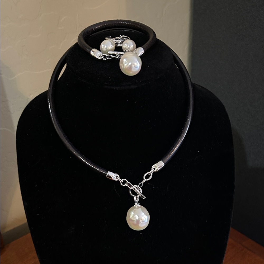 Elegant Black and Silver Pearl Majorica Jewelry Set - Picture 9 of 12